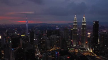 gün batımı gece aydınlatma kuala lumpur şehir merkezi anten panorama timelapse 4k Malezya