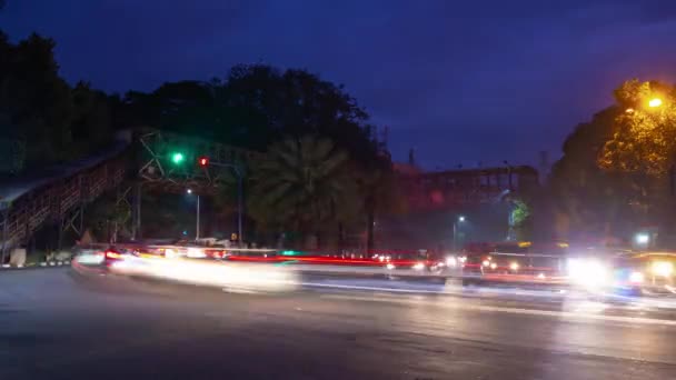 Noche Iluminado Bangalore Ciudad Tráfico Calle Cruce Panorama Timelapse India — Vídeo de stock