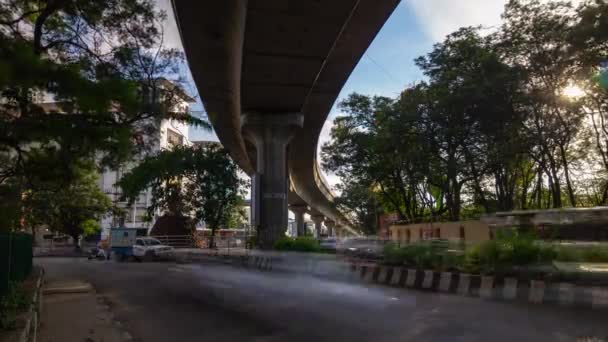 Bangalore Stad Verkeer Straat Metrolijn Zonsondergang Tijd Panorama Timelapse India — Stockvideo