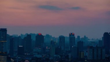 günbatımı gökyüzü kuala lumpur cityscape downtown çatı panorama 4k timelapse Malezya