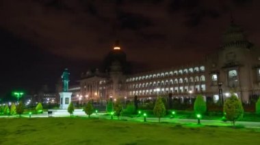 gece ışıklı bangalore şehir ünlü Sarayı açık panorama 4 k timelapse Hindistan kare