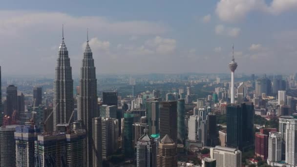 晴れた日クアラルンプール市内中心部の有名な塔空中パノラマ マレーシア — ストック動画