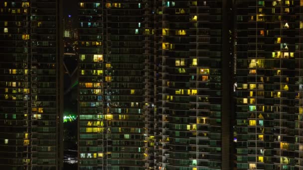 Ночью Город Освещал Фасад Жилого Комплекса Timelapse Malaysia — стоковое видео