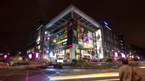 Natt Upplyst Bangalore City Berömda Köpcenter Främre Trafik Crossroad Panorama — Stockvideo