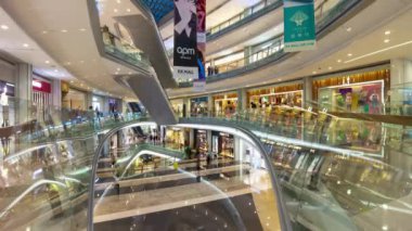 Shenzhen - Ocak 2016: alışveriş merkezi 4k timelapse görüntüleri insanlar