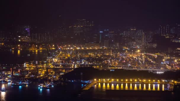 夜のイルミネーションシティスケープダウンタウン空中パノラマ4Kタイムラプス香港 — ストック動画