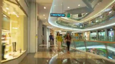 Shenzhen - Ocak 2016: alışveriş merkezi 4k timelapse görüntüleri insanlar