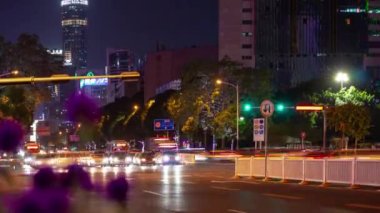Gece saat aydınlatma shenzhen şehir merkezinde trafik sokak Kavşak üstten görünüm 4k timelapse Çin