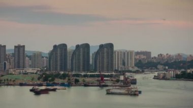 günbatımı gökyüzü hainan sanya defne endüstriyel panorama 4k timelapse Çin