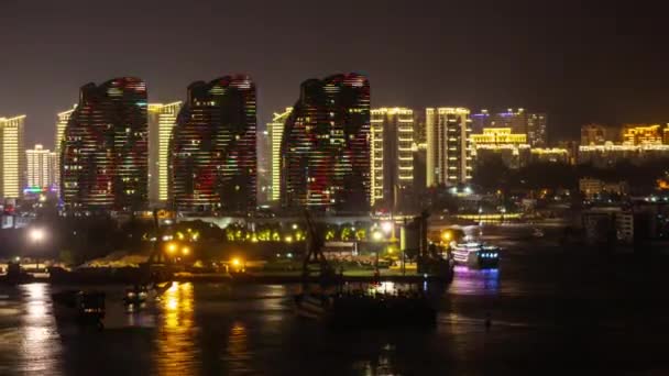 Sanya China Outubro 2018 Noite Iluminada Sanya Cidade Rio Andando — Vídeo de Stock