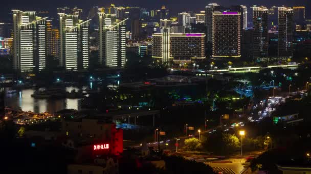 Sanya Cina Ottobre 2018 Notte Sanya Traffico Cittadino Illuminato Panorama — Video Stock