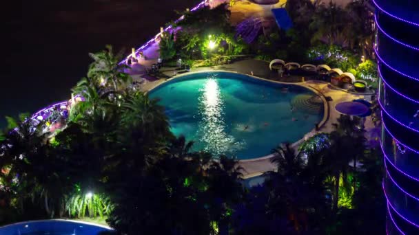 Noite Iluminada Ilha Hainan Sanya Famoso Hotel Complexo Piscina Panorama — Vídeo de Stock