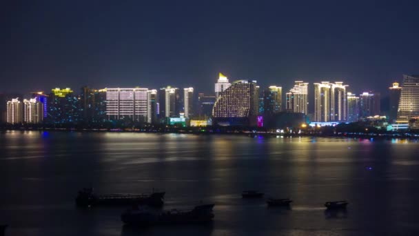 2018 夜照らされた三亜市川 2018 日頃湾パノラマ タイムラプスを歩いて中国海南島 — ストック動画