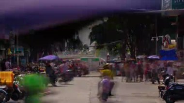 Sanya, Çin - 1 Ekim 2018: güneşli gün sanya şehir trafik sokak panorama 4k timelapse 1 Ekim 2018 yaklaşık hainan Adası Çin.