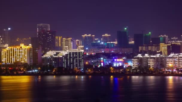 Sanya China Octubre 2018 Noche Iluminada Sanya Ciudad Río Paseo — Vídeo de stock