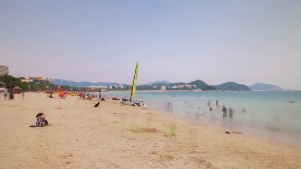 Luz Del Atardecer Sanya Concurrida Playa Costa Panorama Timelapse Hainan — Vídeos de Stock