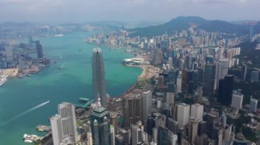 güneşli gün uçuş hong kong cityscape downtown victoria Limanı Rating hava panorama 4k üzerinde