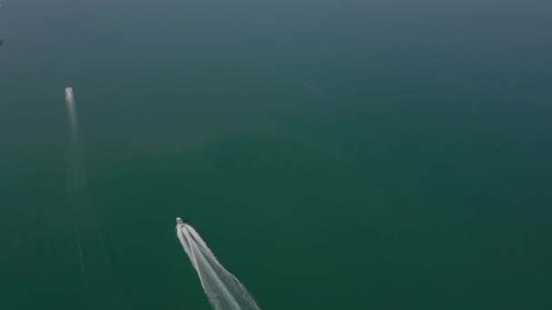 Beroemde Sanya Baai Zeegezicht Luchtfoto Panorama Met Water Scooter Rider — Stockvideo