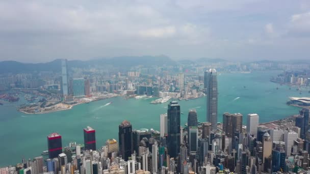 晴れた日香港の街並みダウンタウン ビクトリア港の交通空中パノラマ — ストック動画