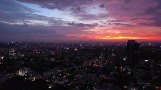 日落天空班加罗尔城市高空中全景4K — 图库视频影像