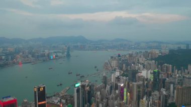 gün batımı alacakaranlık hong kong cityscape wan chai bölgesinde hava panorama 4k