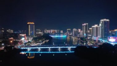 Gece aydınlatmalı Sanya Cityscape Panorama 4k Timelapse Hainan Island Çin