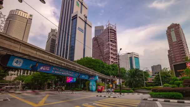 每日时间 Kuala Lumpur 市中心交通街交叉路地铁线全景4K 时光过去马来西亚 — 图库视频影像