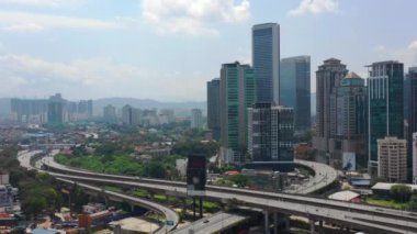güneşli bir gün kuala lumpur cityscape Merkez ilçe trafik sokak yol kavşağı hava panorama 4k Malezya