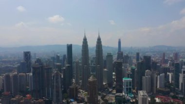Kuala Lumpur, Malezya - 25 Eylül 2018: güneşli gün kuala lumpur şehir merkezi havacılık panorama 4k dolaylarında 25 Eylül 2018 Kuala lumpur, malezya, Malezya.