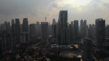 Kuala Lumpur, Malezya - 25 Eylül 2018: güneşli gün kuala lumpur şehir merkezi havacılık panorama 4k dolaylarında 25 Eylül 2018 Kuala lumpur, malezya, Malezya.