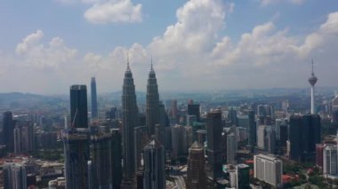 Kuala Lumpur, Malezya - 25 Eylül 2018: güneşli gün kuala lumpur şehir merkezi havacılık panorama 4k dolaylarında 25 Eylül 2018 Kuala lumpur, malezya, Malezya.