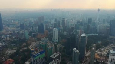Kuala Lumpur, Malezya - 25 Eylül 2018: güneşli gün kuala lumpur şehir merkezi havacılık panorama 4k dolaylarında 25 Eylül 2018 Kuala lumpur, malezya, Malezya.