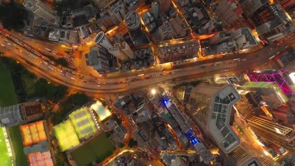 日落夜照亮香港城交通街道湾仔区空中顶盖全景4K — 图库视频影像