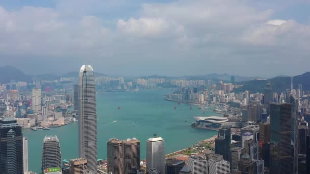 晴れた日香港の街並みダウンタウン ビクトリア港の交通空中パノラマ — ストック動画