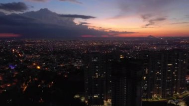 günbatımı gökyüzü bangalore şehir yüksek hava panorama 4k Hindistan