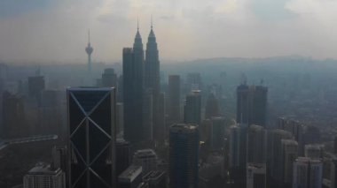 Kuala Lumpur, Malezya - 25 Eylül 2018: güneşli gün kuala lumpur şehir merkezi havacılık panorama 4k dolaylarında 25 Eylül 2018 Kuala lumpur, malezya, Malezya.