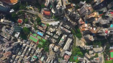 güneşli hong kong şehir şehir merkezinde trafik sokakları yüksek hava topdown panorama 4k