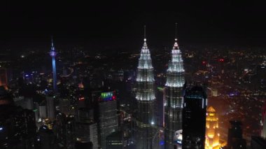 Kuala Lumpur, Malezya - 25 Eylül 2018: gece vakti kuala lumpur şehir merkezi havacılık panorama 4k circa 25 Eylül 2018 kuala lumpur, malaysia.r, malezya.