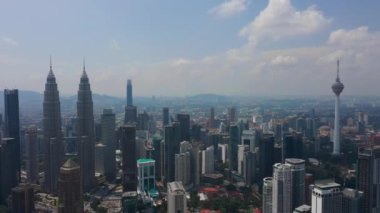 Kuala Lumpur, Malezya - 25 Eylül 2018: güneşli gün kuala lumpur şehir merkezi havacılık panorama 4k dolaylarında 25 Eylül 2018 Kuala lumpur, malezya, Malezya.