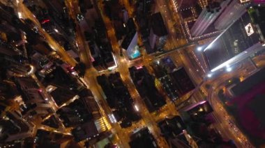 gece vakti ışıklı hong kong cityscape downtown trafik sokakları hava topdown panorama 4k