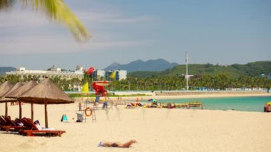 güneşli bir gün sanya ünlü dadonghai beach panorama 4k timelapse hainan Adası Çin