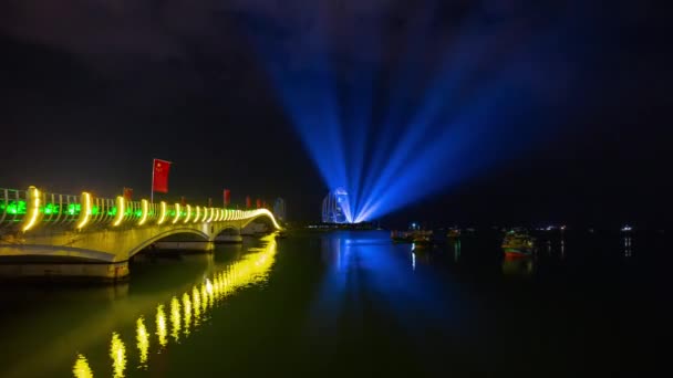 Nocy Podświetlane Sanya Słynny Hotel Kompleks Most Bay Panorama Timelapse — Wideo stockowe