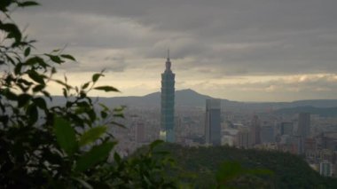 Gün zaman Taipei cityscape panorama. 4 k görüntüleri Çin