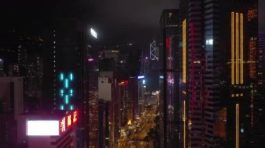 Hong Kong - 21 Aralık 2016: gece saat hong kong şehir trafik tramvay yol yolculuk panorama 4k yaklaşık 21 Aralık 2016 hong kong.
