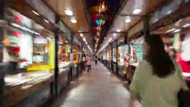 Noche Iluminado Sanya Ciudad Famoso Mercado Turístico Calle Caminando Panorama — Vídeos de Stock