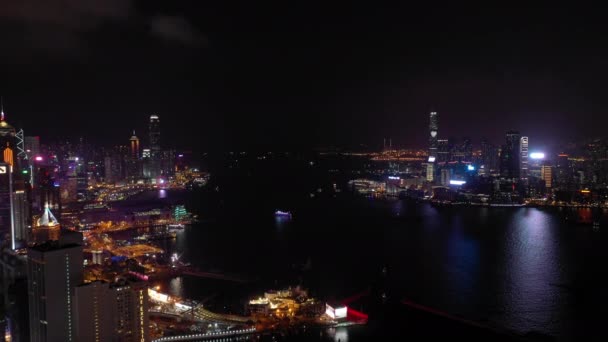 夜间照明香港城市景观 维多利亚港区航景4K — 图库视频影像