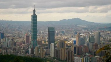 Gün zaman Taipei cityscape panorama. 4 k görüntüleri Çin