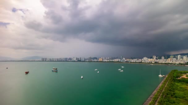 Dia Ensolarado Ilha Hainan Sanya Baía Navio Estacionamento Aéreo Panorama — Vídeo de Stock
