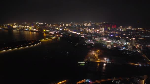 Nacht Beleuchtung Sanya Stadtbild Verkehr Straße Antenne Panorama China — Stockvideo