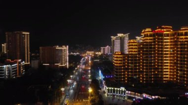 Sanya, Çin - 1 Ekim 2018: Körfez Panoraması 4 k timelapse 1 Ekim 2018 yaklaşık yürüme gece ışıklı sanya şehir nehir hainan Adası Çin.